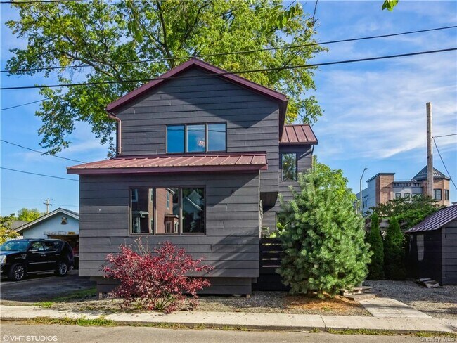 Building Photo - 6 Digger Phelps Ct