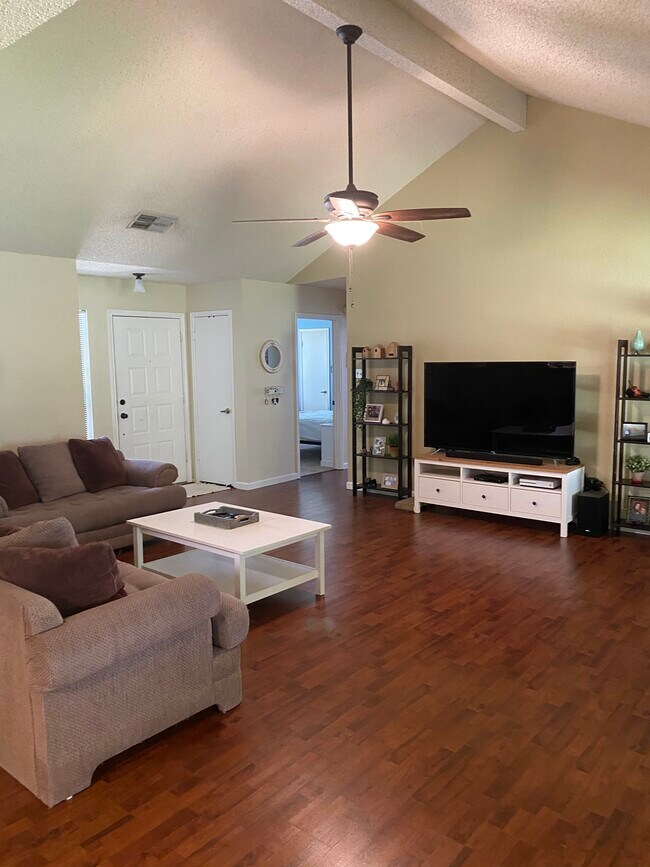 Foto del edificio - 1203 Weatherford Dr