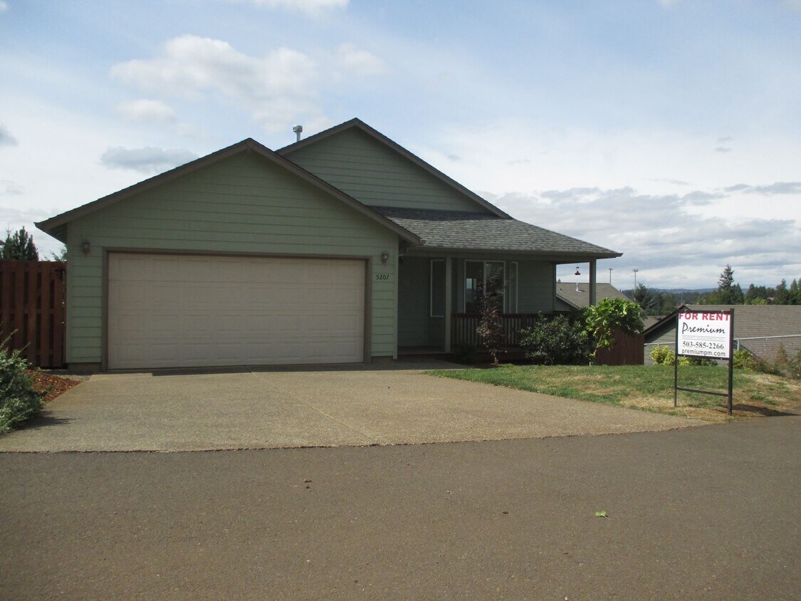 Primary Photo - Three Bedroom Home in South Salem with a View