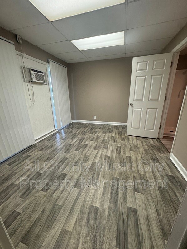 Building Photo - 105 Bonnabrook Dr
