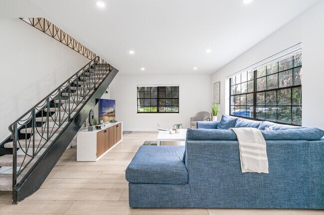Foto del edificio - 807-809-809 SW 14th Ct