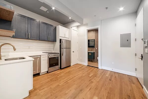 Foto principal - 632 Sterling Pl