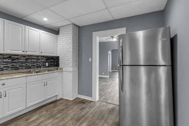 Building Photo - 144 Sidway St