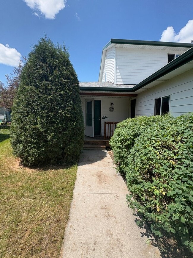 Foto del edificio - Classic 3 Bedroom 2 Bath Home with Attache...