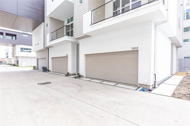 Foto del edificio - 5868 E Post Oak Ln