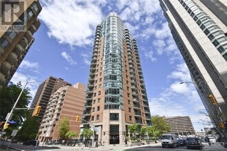 Building Photo - 445 Laurier Ave W