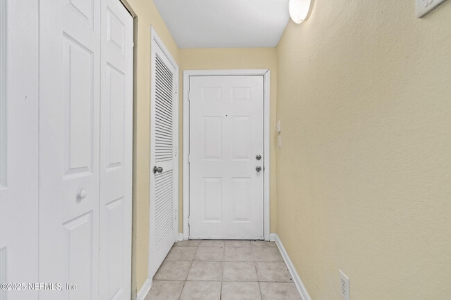 Building Photo - 410 S Villa San Marco Dr