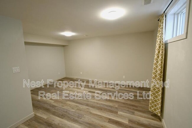 Building Photo - 2401 Pine St