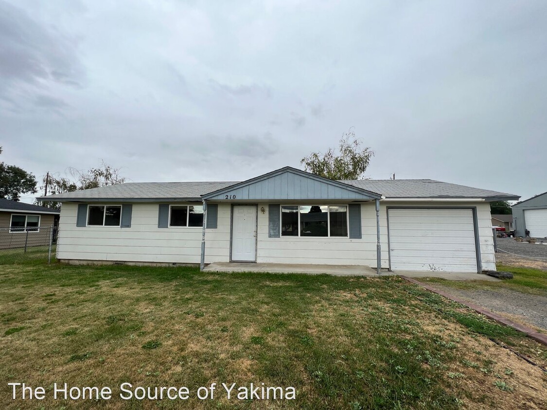 Foto principal - 3 br, 1 bath House - 210 Blossom Drive