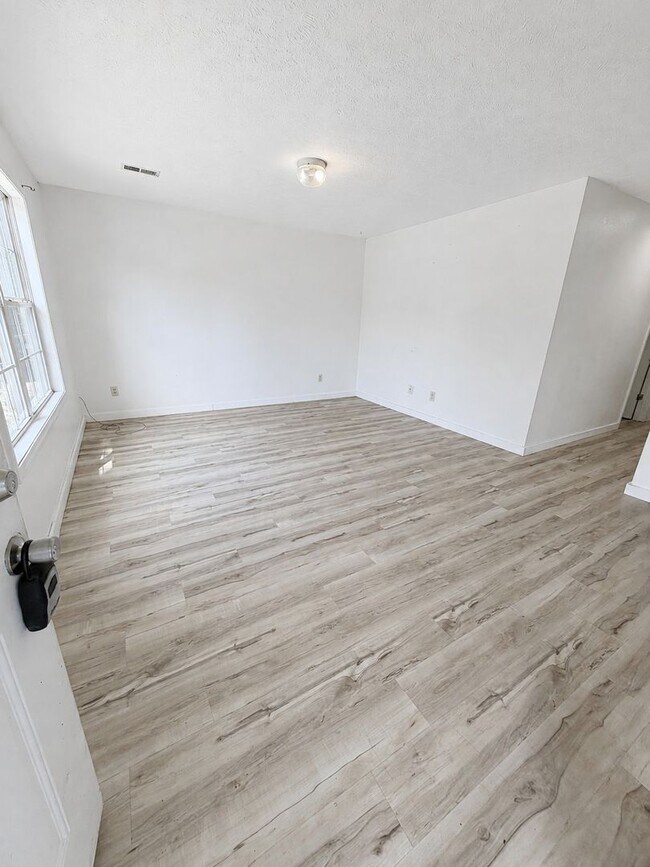 Foto del edificio - 3 Bedroom | 2 Bathroom | 1,100 square feet | Merriam Woods MO!