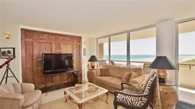 Building Photo - 15645 Collins Ave