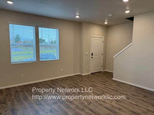 Building Photo - Wonderful 3 Bedroom Townhouse