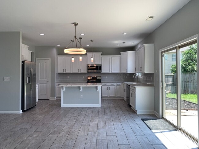 Building Photo - Luxurious Garner Home, Fenced Yard, Commun...