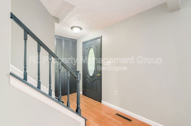 Building Photo - 66 Haddam Pl E
