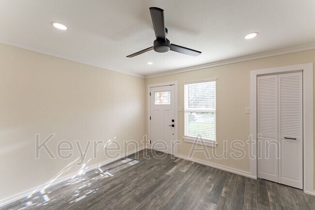 Foto del edificio - 5702 Tracy Lynn Ln