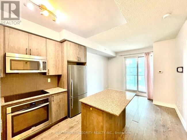 Building Photo - 9088 Yonge St