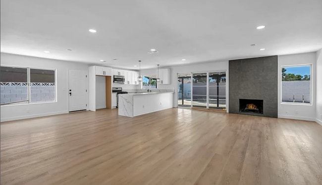Foto del edificio - 6401 Hummingbird Ln