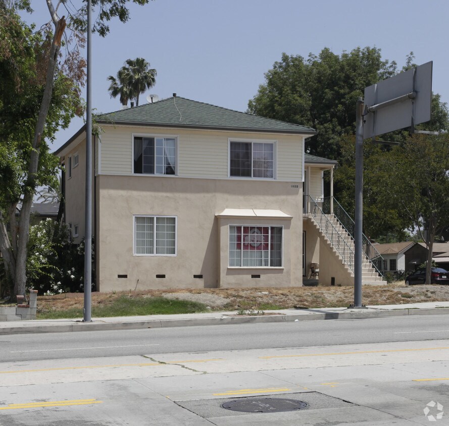 Building Photo - 11633 Burbank Blvd