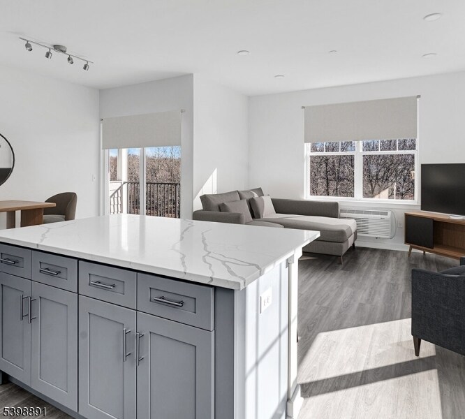 Primary Photo - 9 Hellers Ln