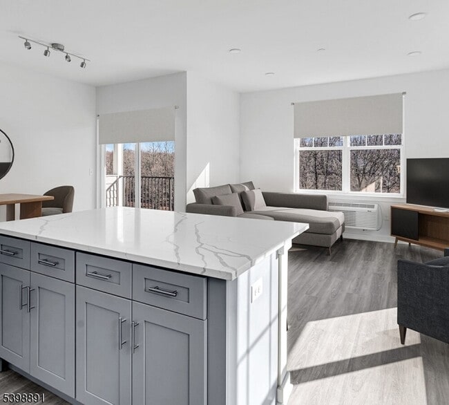 Building Photo - 9-9u-2 Hellers Ln