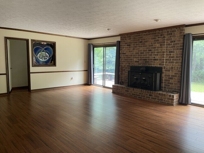 Foto del edificio - 170 Longview Dr