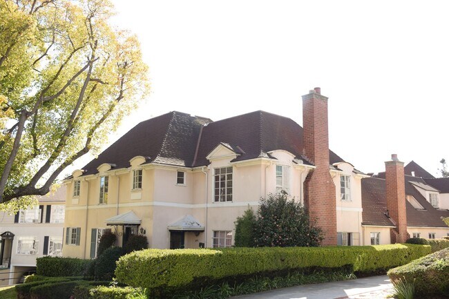 Foto del edificio - 645-649 Midvale Ave.