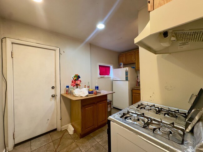 Foto del edificio - Charming 2 Bedroom/1.5 Bathroom Townhome in Highlandtown, MD!