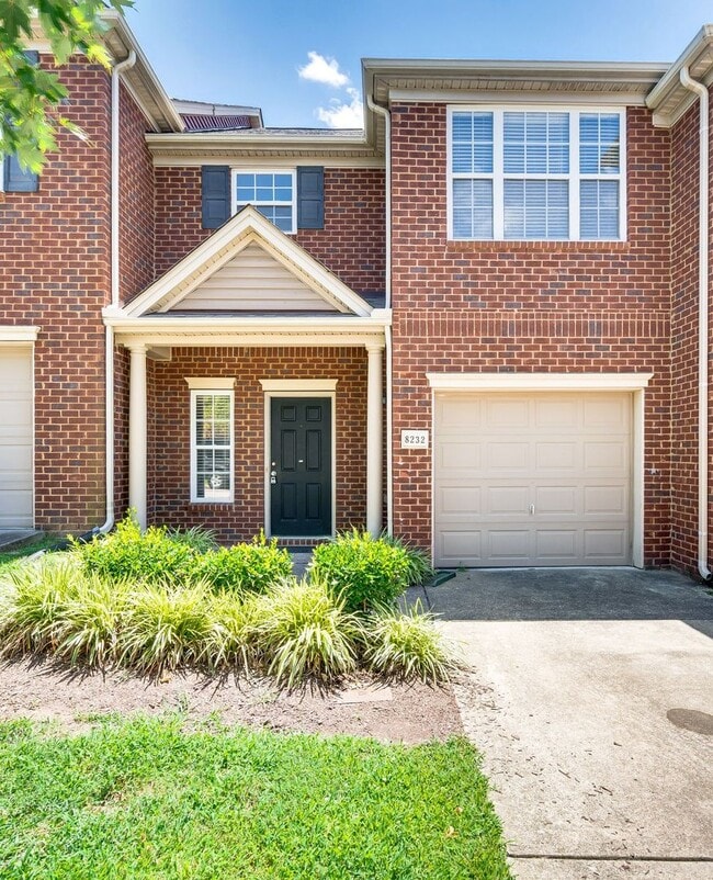 Building Photo - Stunning 3BR/2.5BA Updated Townhome in Pri...