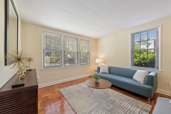 Foto del edificio - 2724-40 Porter Street