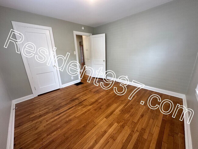 Building Photo - 3 Bed 1 Bath Home