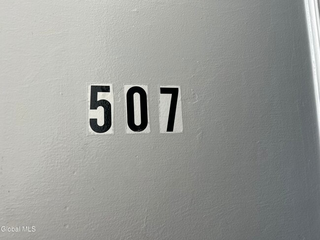 Building Photo - 5 Broadway