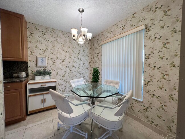 Building Photo - 5908 Via Delray Blvd