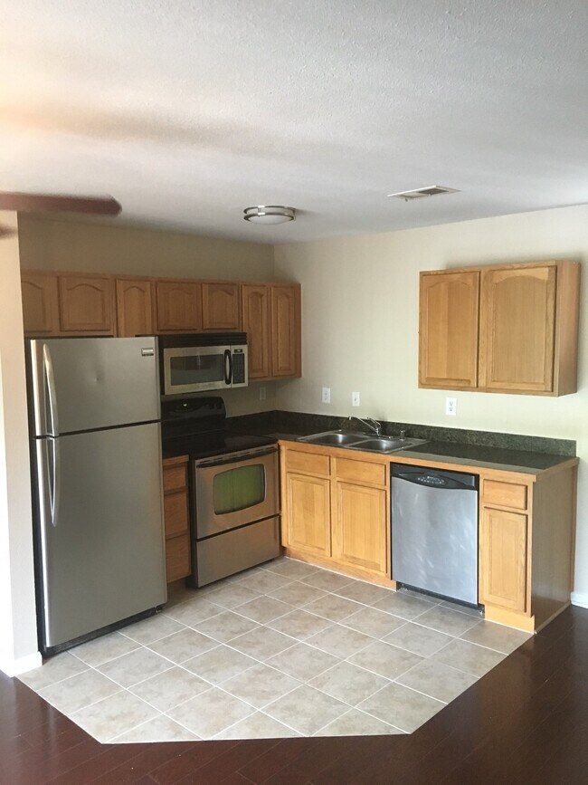 Building Photo - 2737 Houston Ave