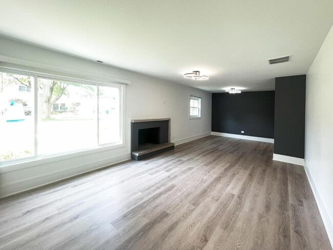 Building Photo - 934 Beverly Dr