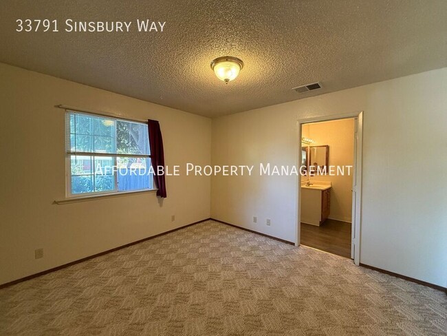Foto del edificio - 33791 Sinsbury Way