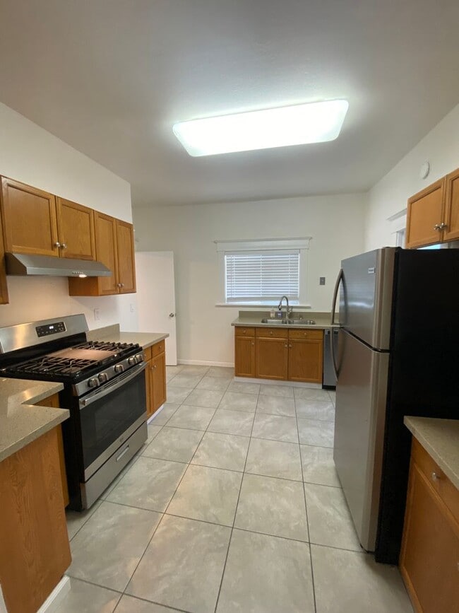 Building Photo - Gorgeous 2BR/1BA Home in Temescal, Great N Oakland Location