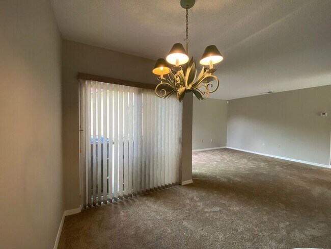 Building Photo - 474 Hunter Cir