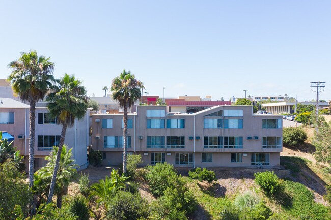 Foto del edificio - A Walkers Paradise and Serene Canyon Views in one of San Diego's most charming neighborhoods, Mis...