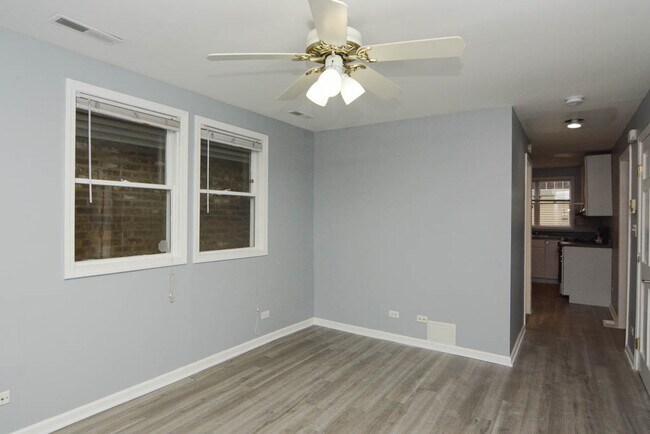 Building Photo - 1651 W Irving Park Rd