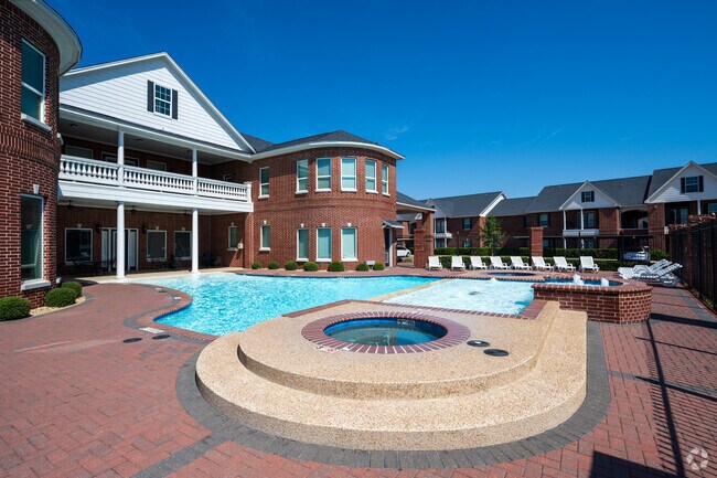 Piscina - Colonial Crossing Apartments