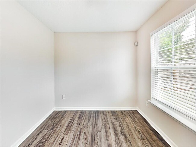 Building Photo - 640 Stadler Pointe