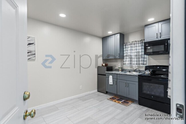 Foto del edificio - 1810 Hillcrest Rd