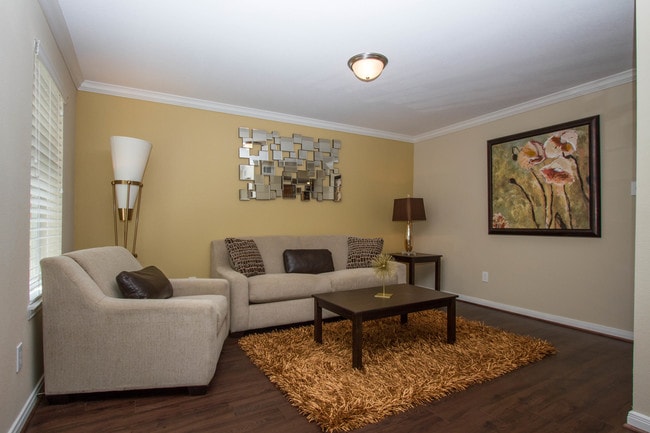 Building Photo - Timbergrove Heights