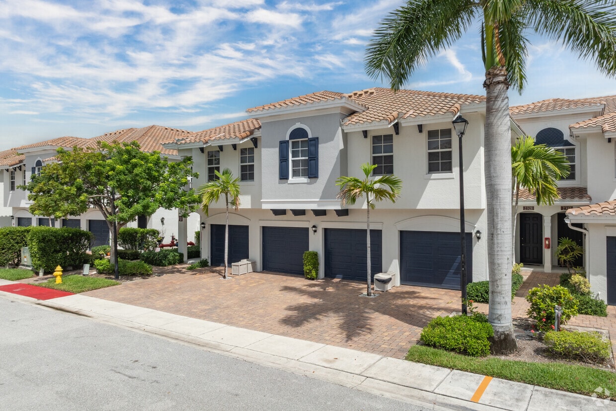 Primary Photo - Bridgewater at Lake Osborne