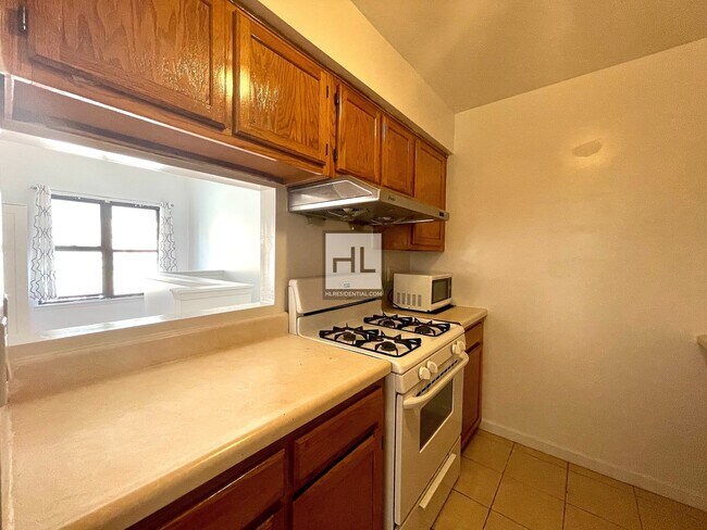 Building Photo - Private entrance 2BR Hart St