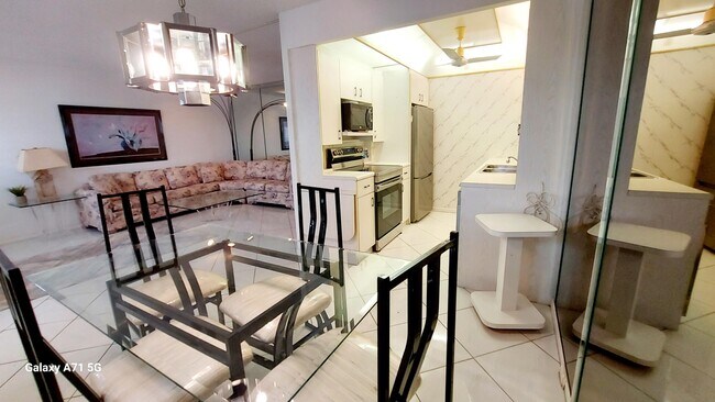 Building Photo - 4079 Cornwall D