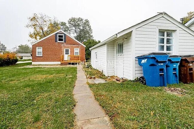 Foto del edificio - 113 Powell Ave