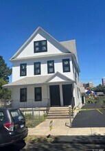 Building Photo - 141 Holly St