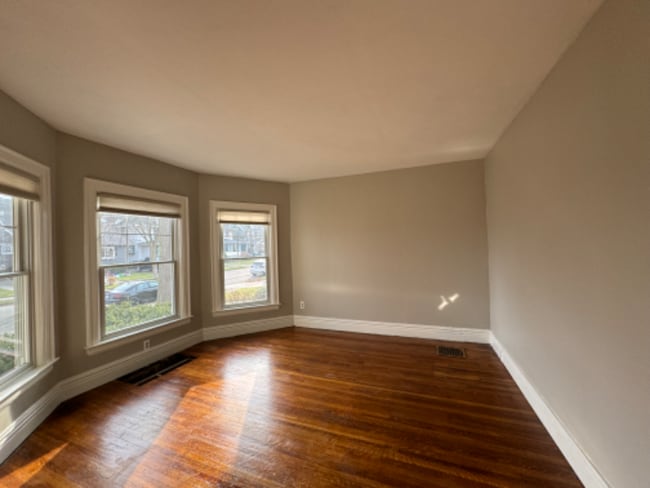 Building Photo - 286 Parker Ave