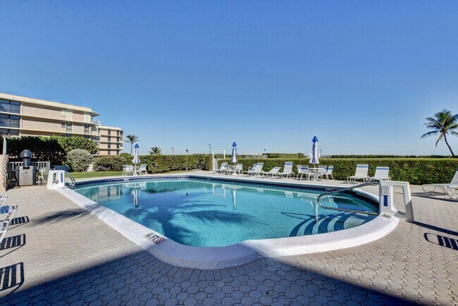 Foto del edificio - 3230 S Ocean Blvd